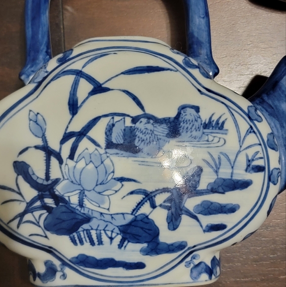 Vintage Andrea by Sadek Blue and White Teapot with Matching Lid - Picture 2 of 3